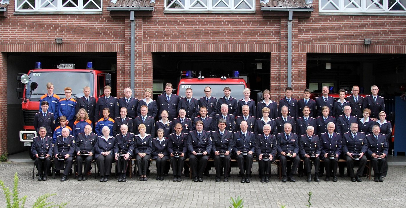 Die gesamte Freiwillige Feuerwehr Hodenhagen